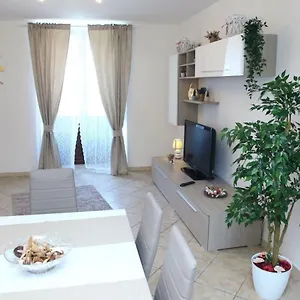 https://garibaldi-suites-apartments.taorminaitalyhotels.com
